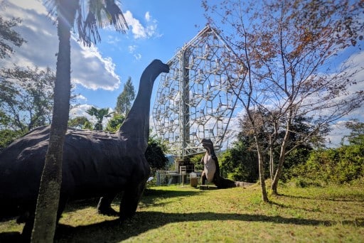 男女山公園の恐竜
